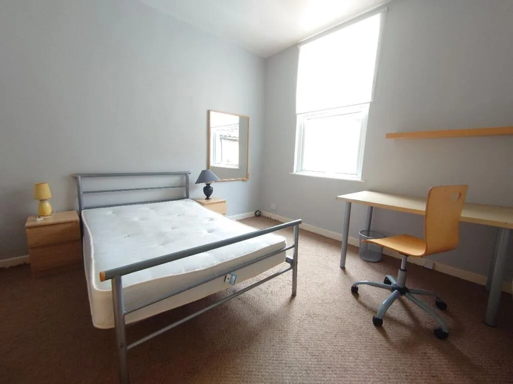 4 bedroom semi-detached house for rent