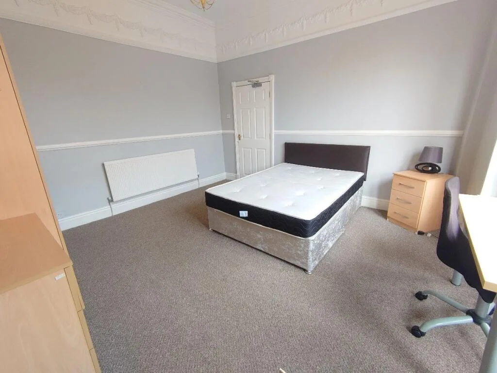 4 bedroom semi-detached house for rent
