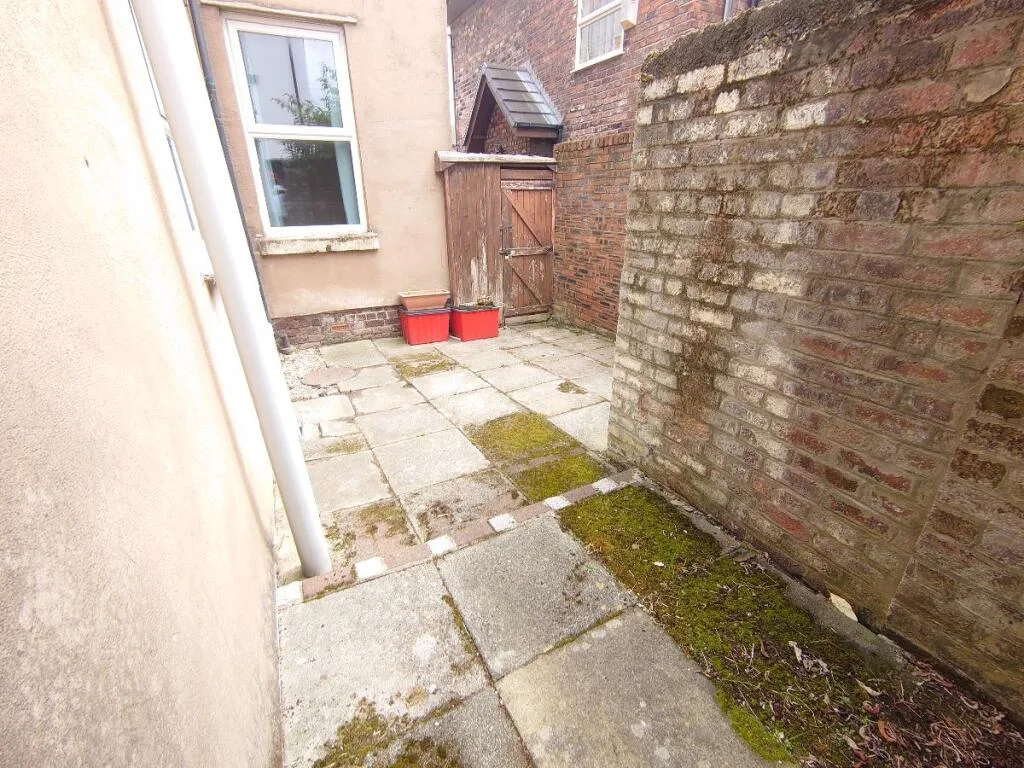 4 bedroom semi-detached house for rent