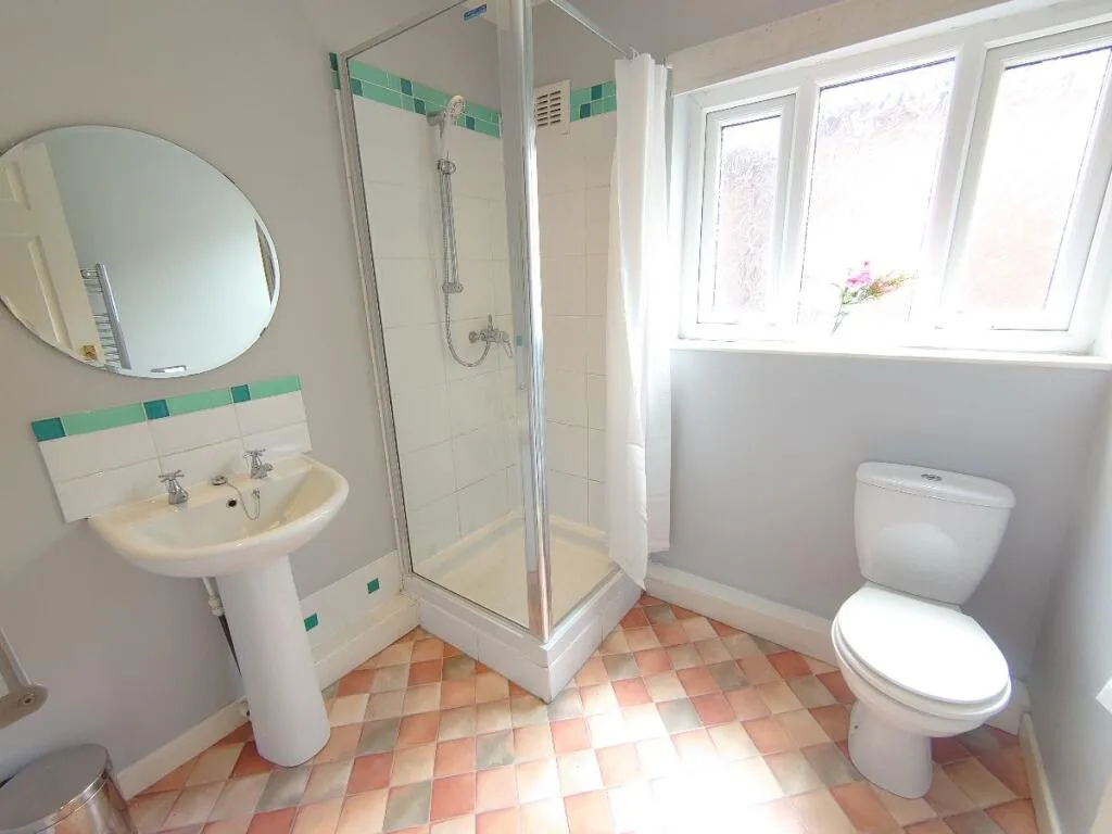 4 bedroom semi-detached house for rent