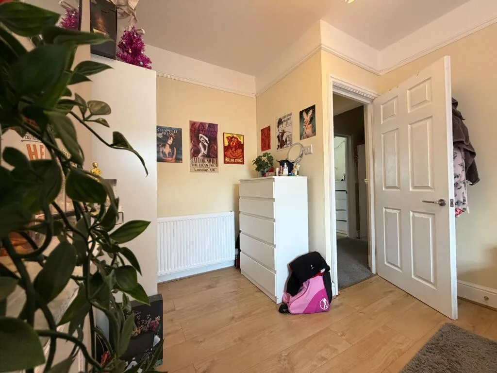 5 bedroom terraced house for rent