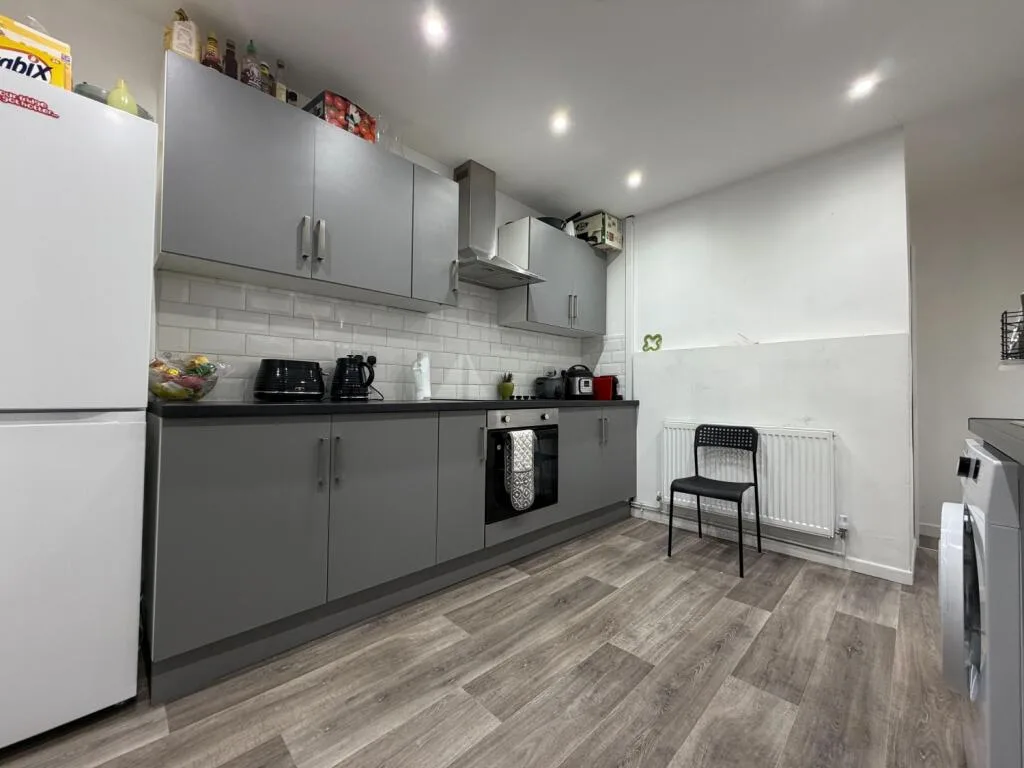 5 bedroom terraced house for rent