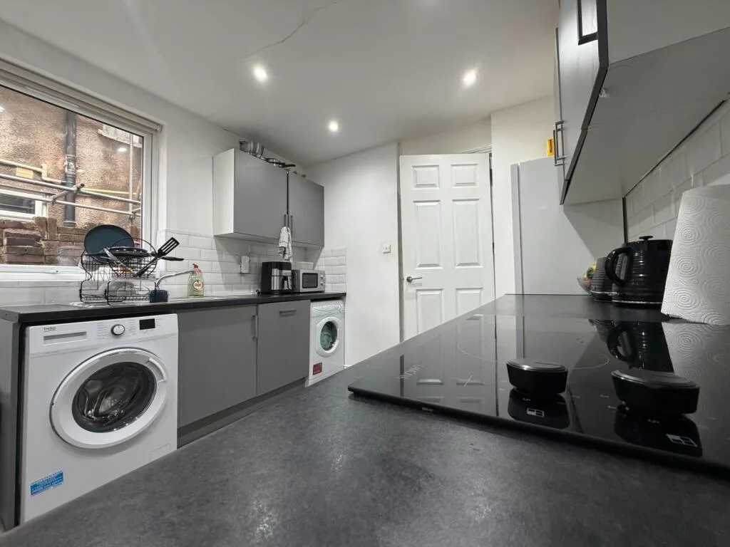 5 bedroom terraced house for rent