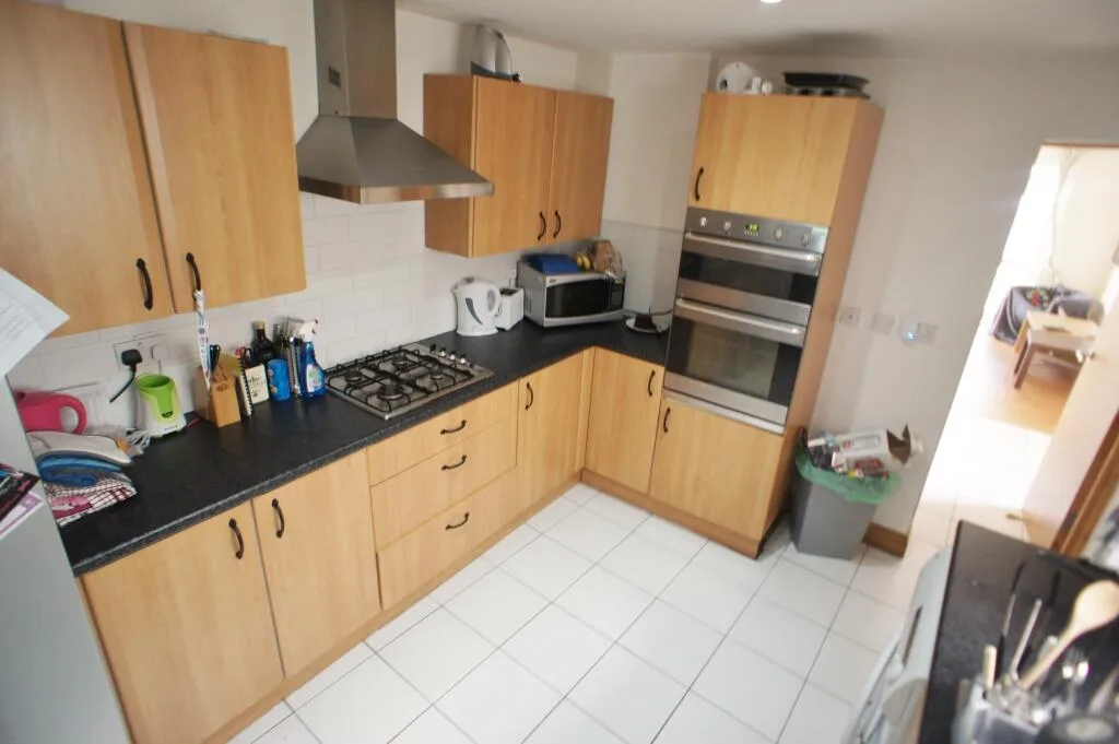 6 bedroom house for rent
