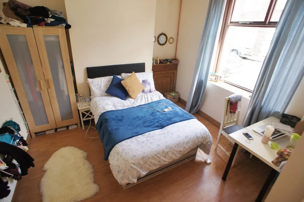 6 bedroom house for rent