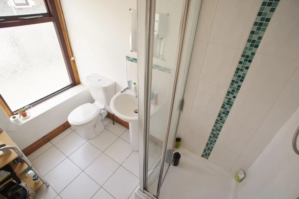6 bedroom house for rent