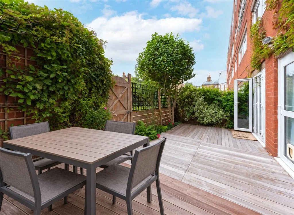 3 bedroom ground floor flat for rent
