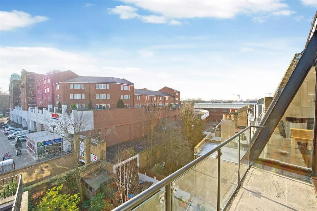 4 bedroom maisonette for rent