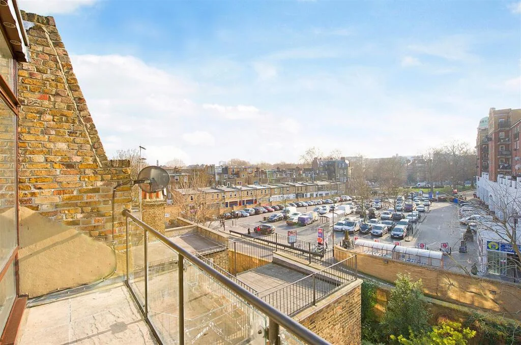 4 bedroom maisonette for rent