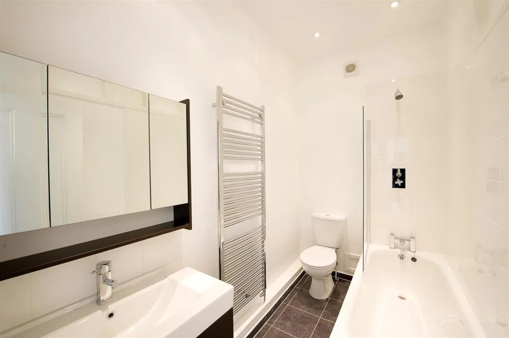 4 bedroom maisonette for rent