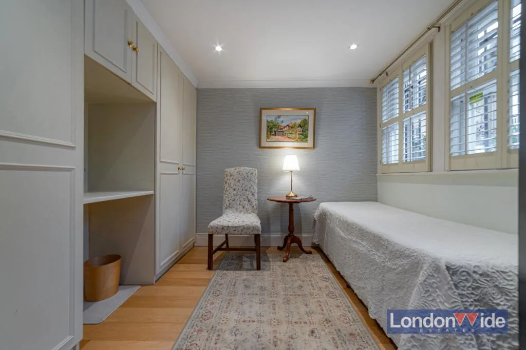 3 bedroom mews property for rent