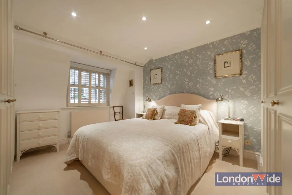 3 bedroom mews property for rent