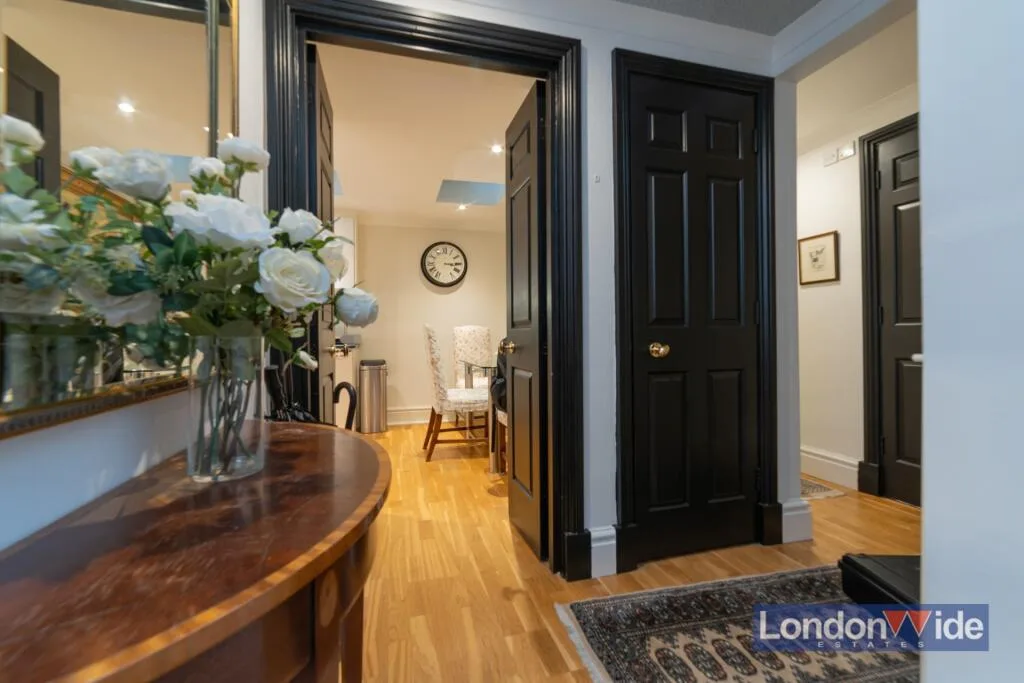 3 bedroom mews property for rent