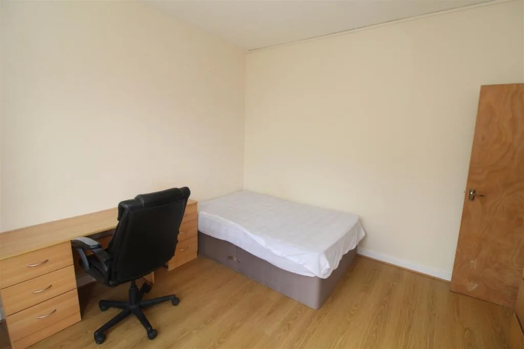 5 bedroom house for rent