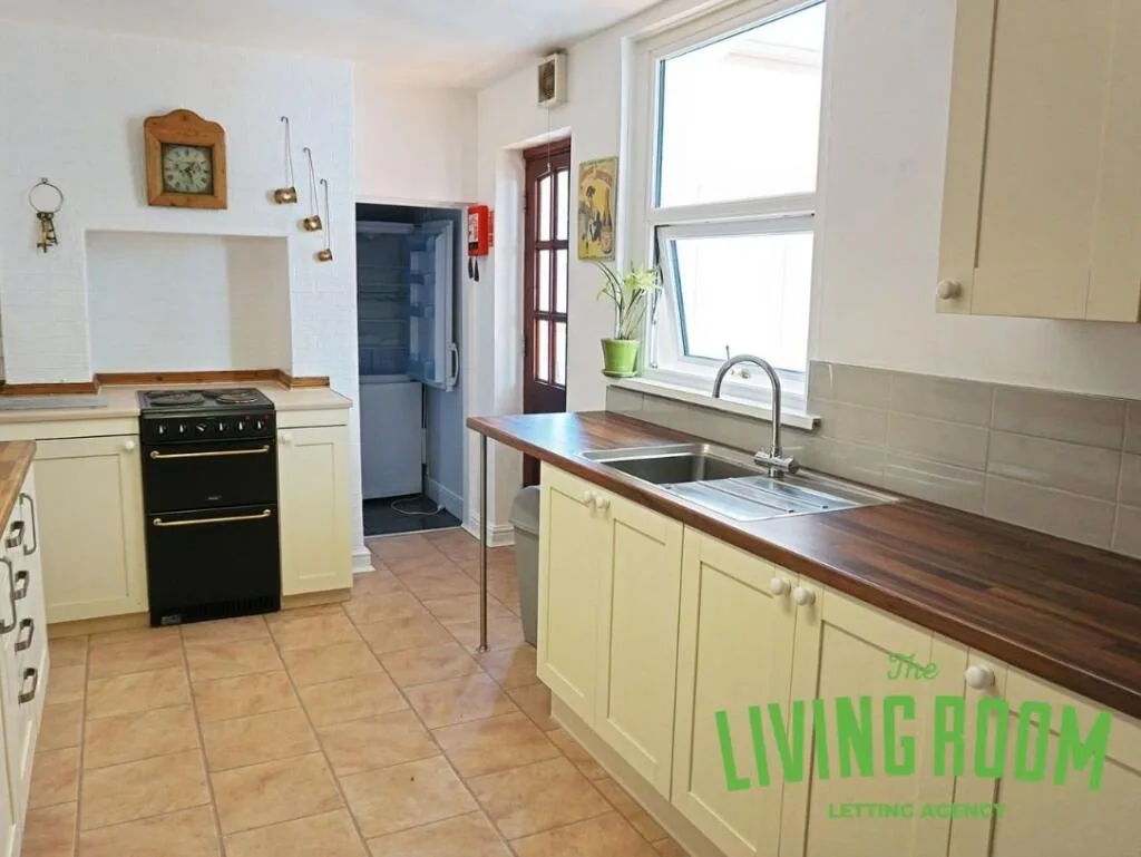 5 bedroom house for rent