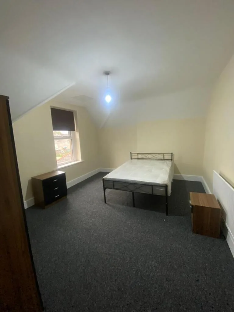 5 bedroom flat for rent