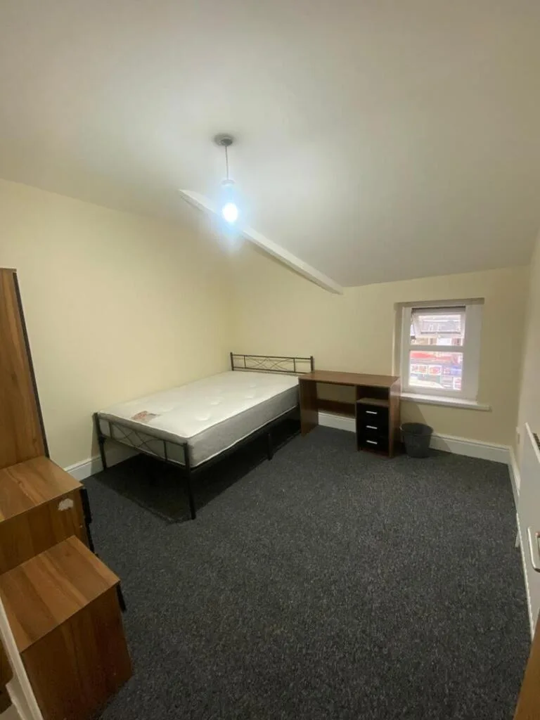 5 bedroom flat for rent