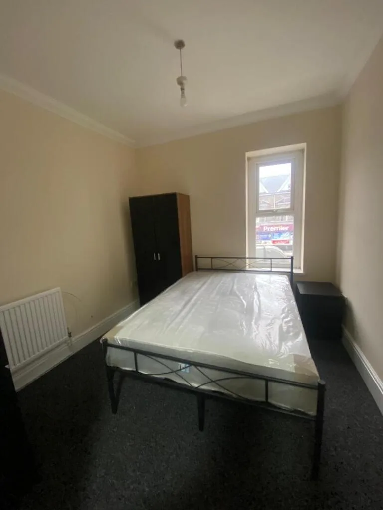 5 bedroom flat for rent