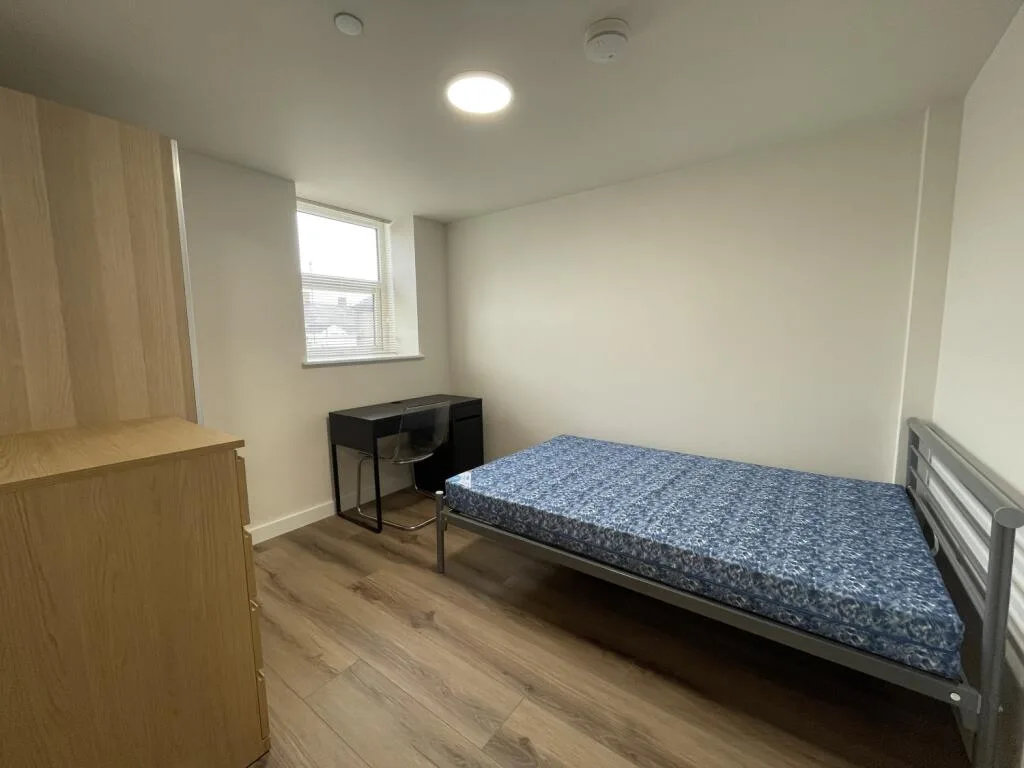 7 bedroom terraced house for rent