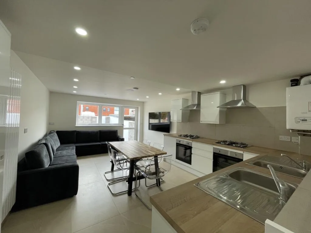 7 bedroom terraced house for rent