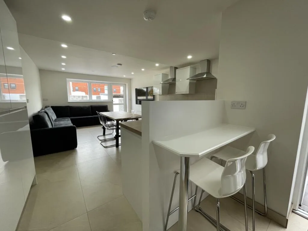 7 bedroom terraced house for rent