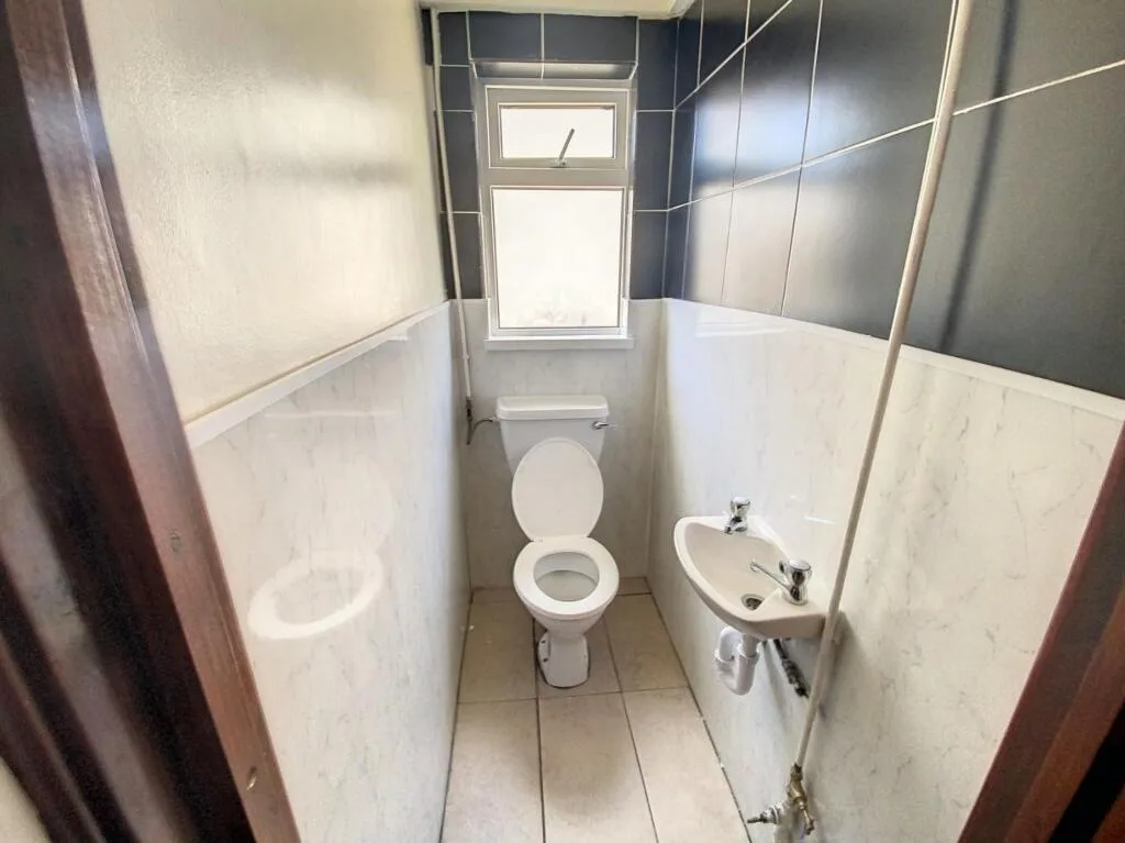 6 bedroom end of terrace house for rent