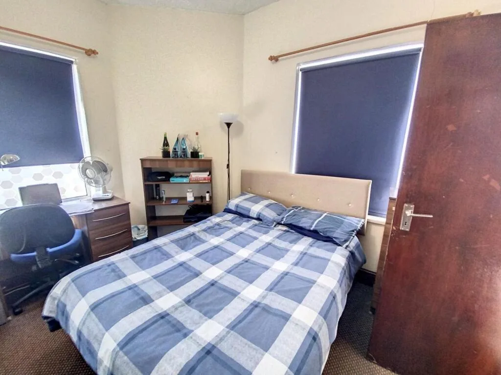 6 bedroom end of terrace house for rent