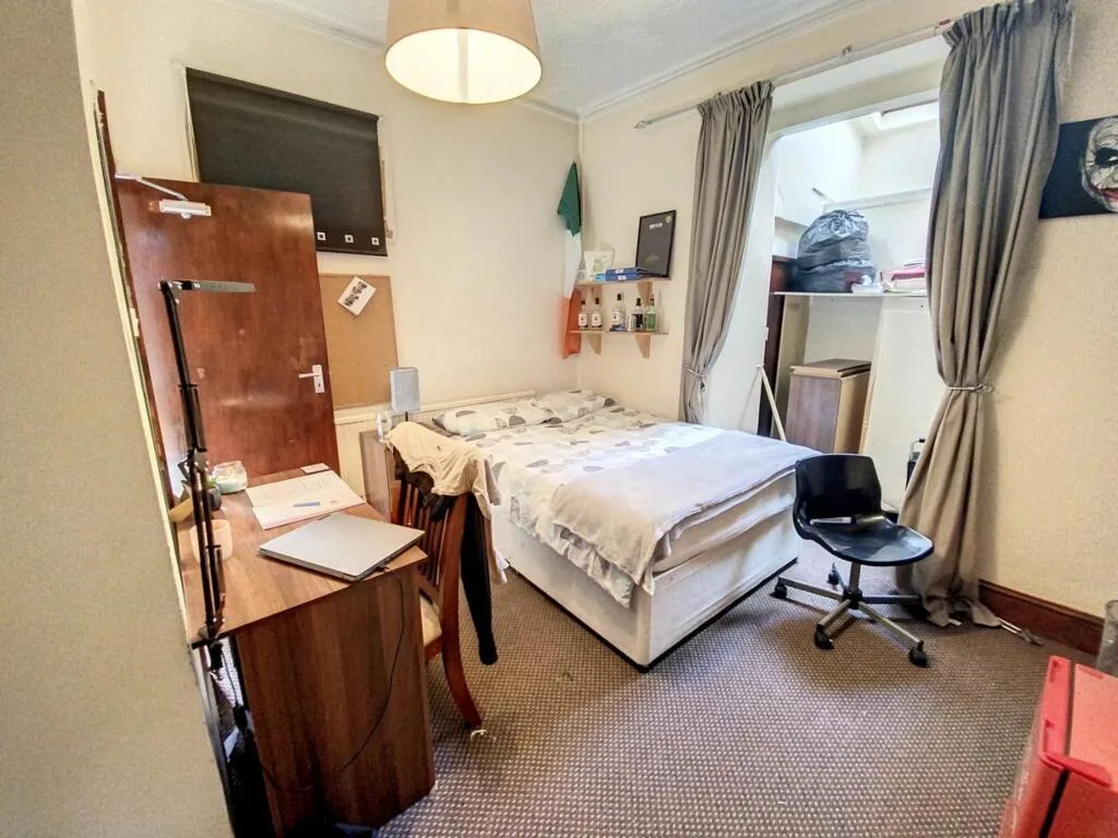 6 bedroom end of terrace house for rent
