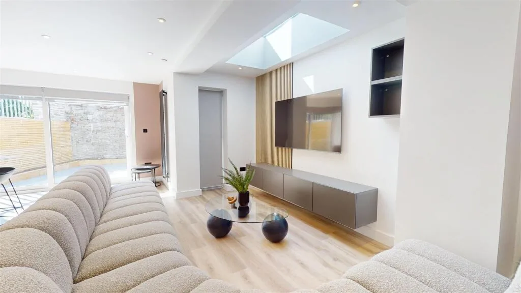 8 bedroom house for rent