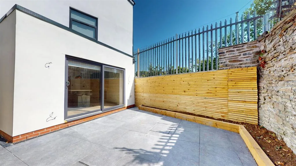 8 bedroom house for rent