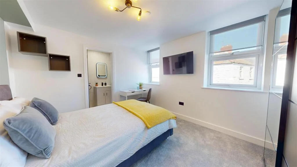 8 bedroom house for rent
