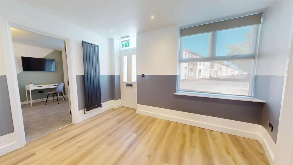 8 bedroom house for rent