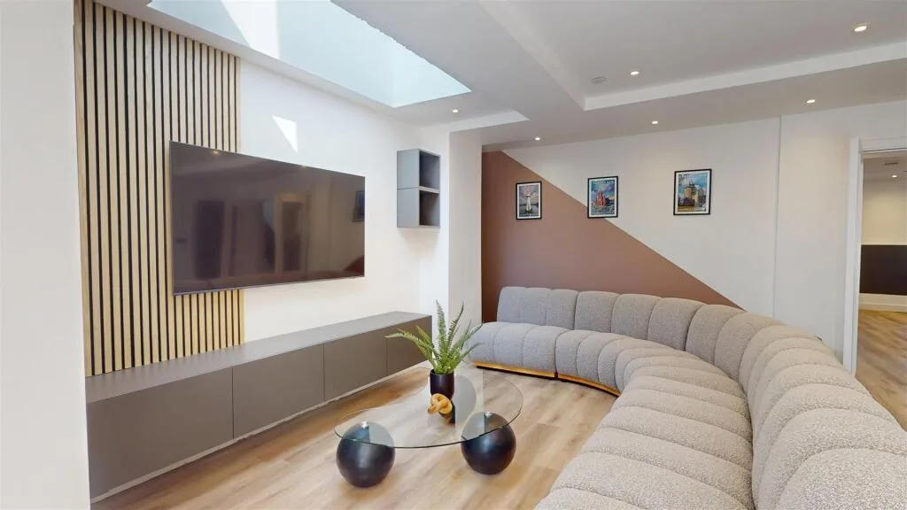 8 bedroom house for rent