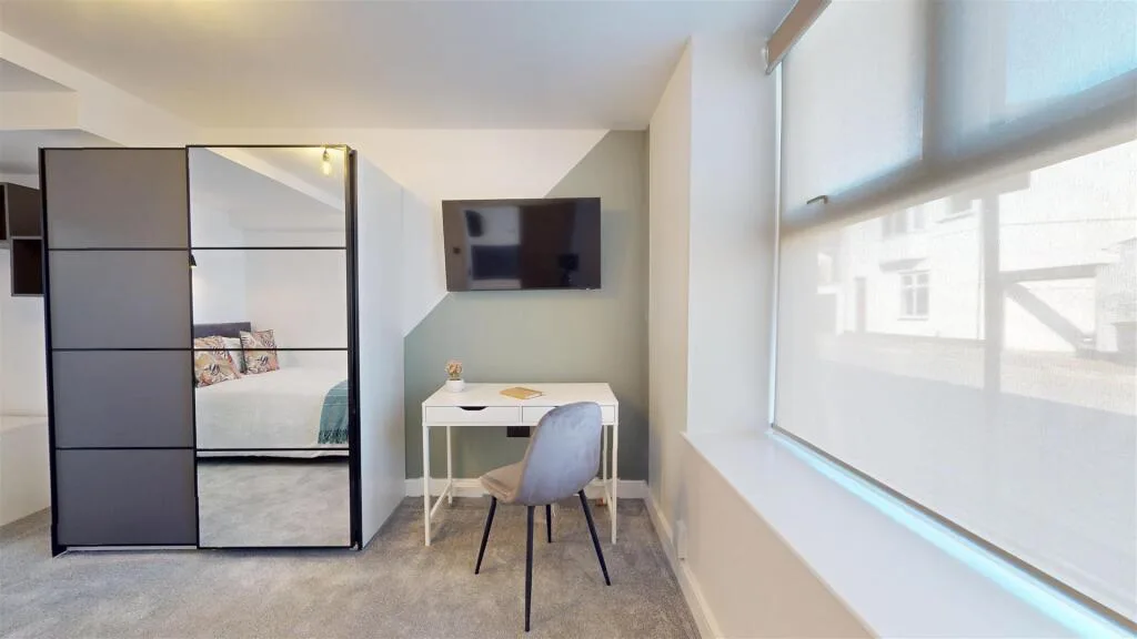 8 bedroom house for rent