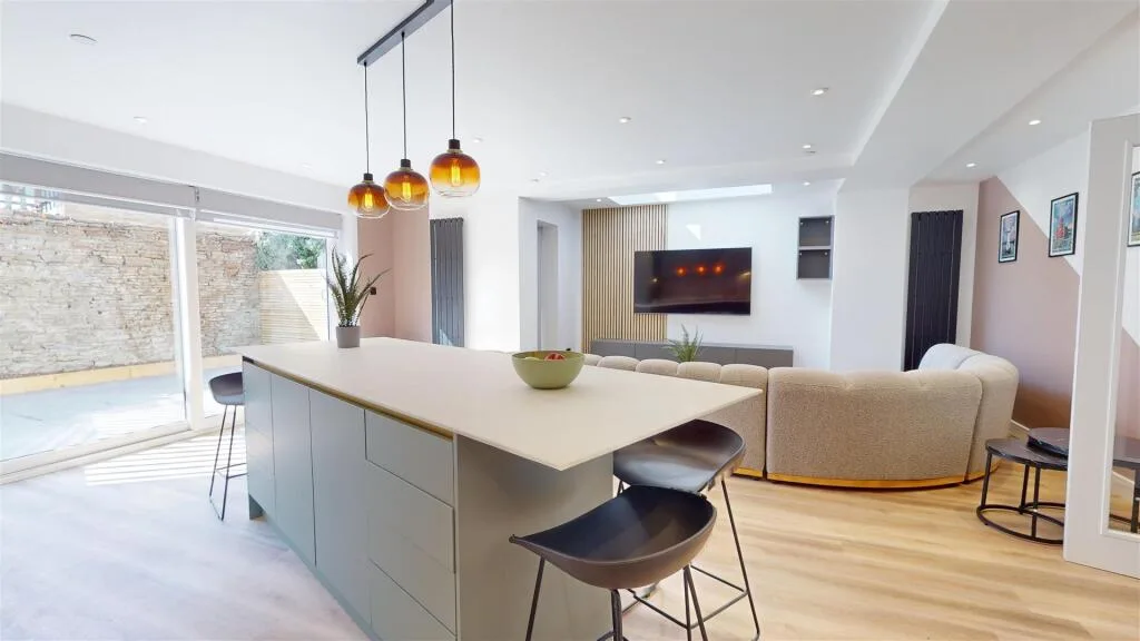 8 bedroom house for rent