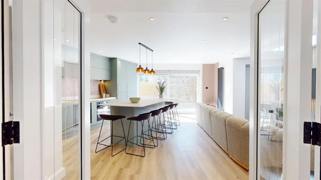 8 bedroom house for rent