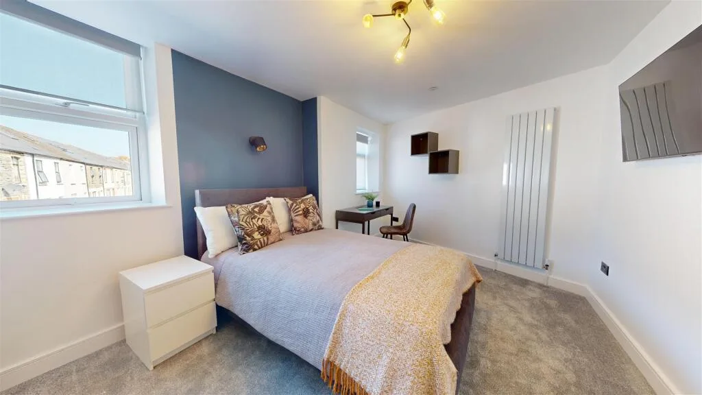 8 bedroom house for rent