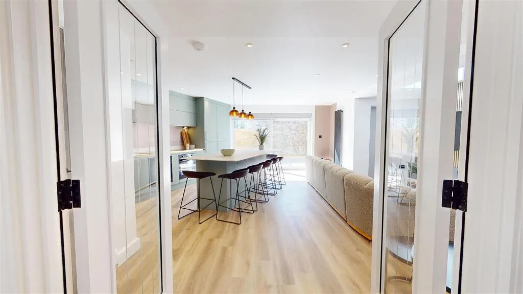 8 bedroom house for rent