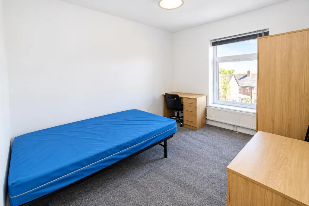 6 bedroom private hall for rent