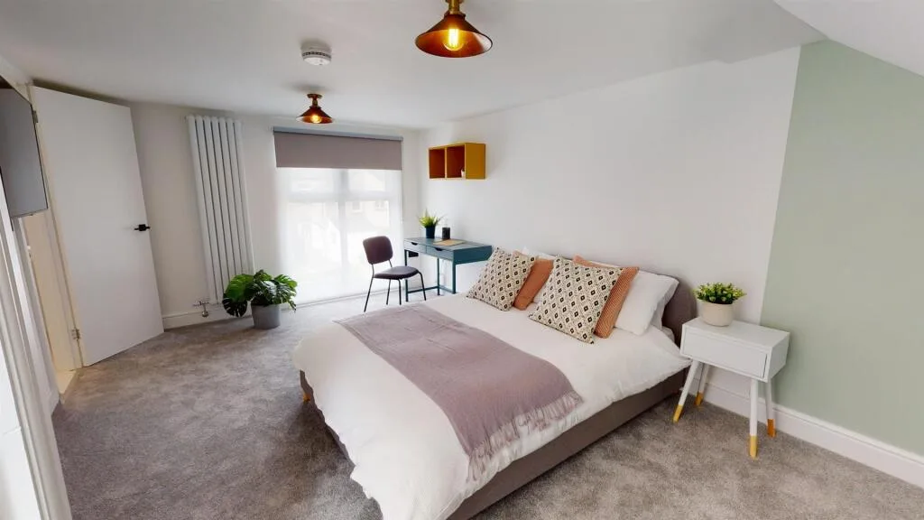 6 bedroom house for rent