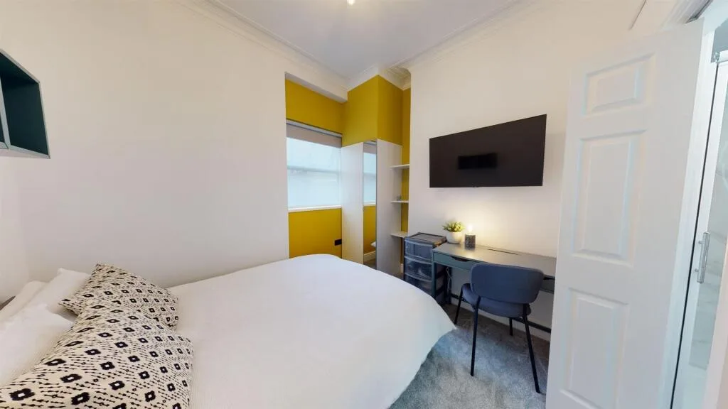 6 bedroom house for rent