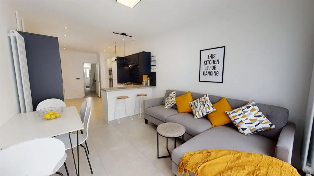 6 bedroom house for rent