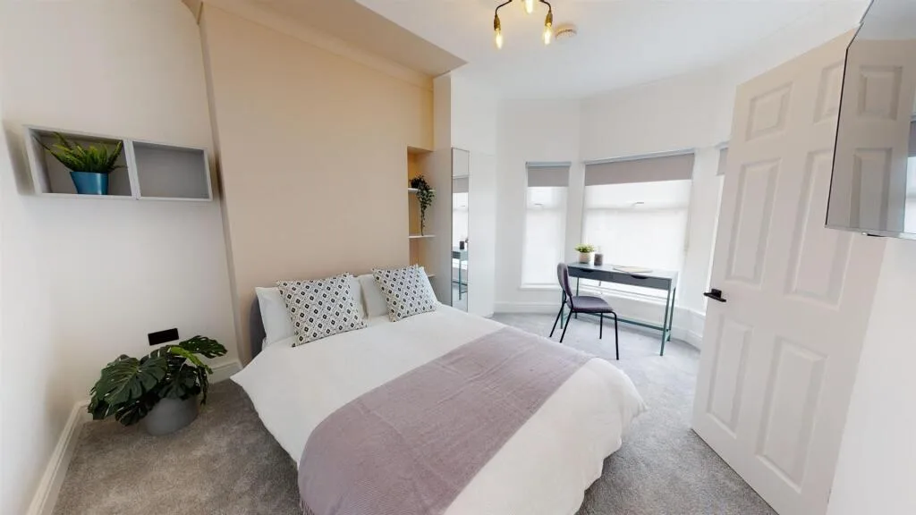 6 bedroom house for rent