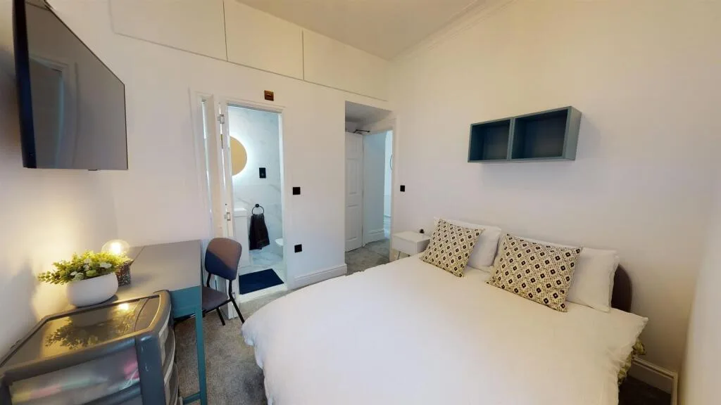 6 bedroom house for rent