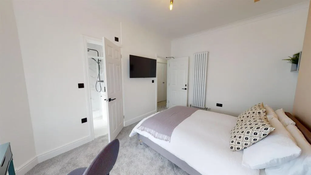 6 bedroom house for rent