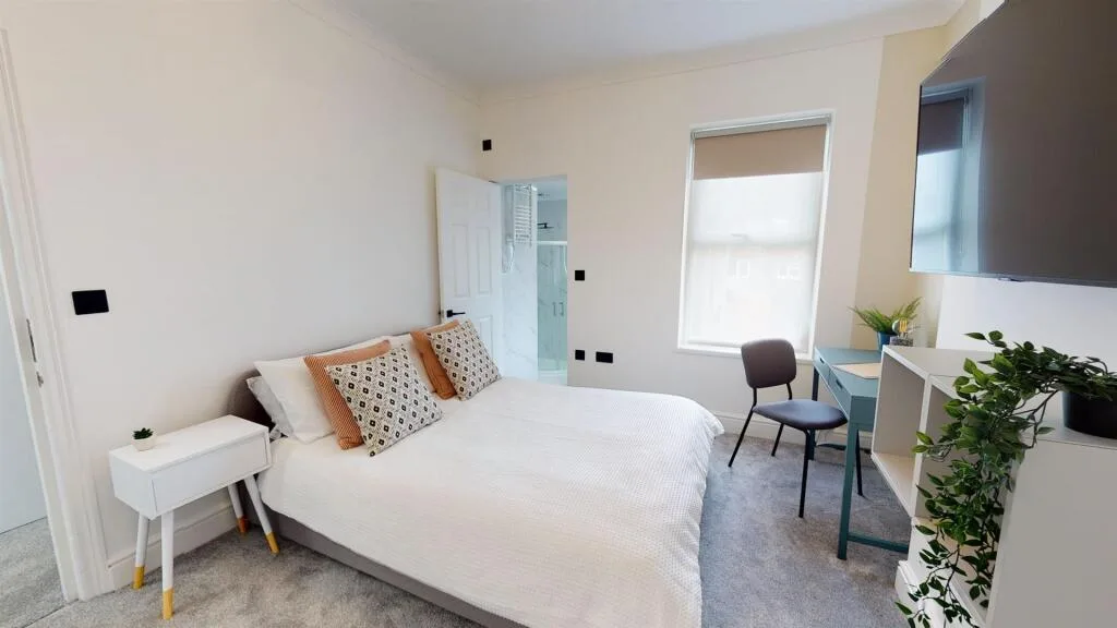 6 bedroom house for rent