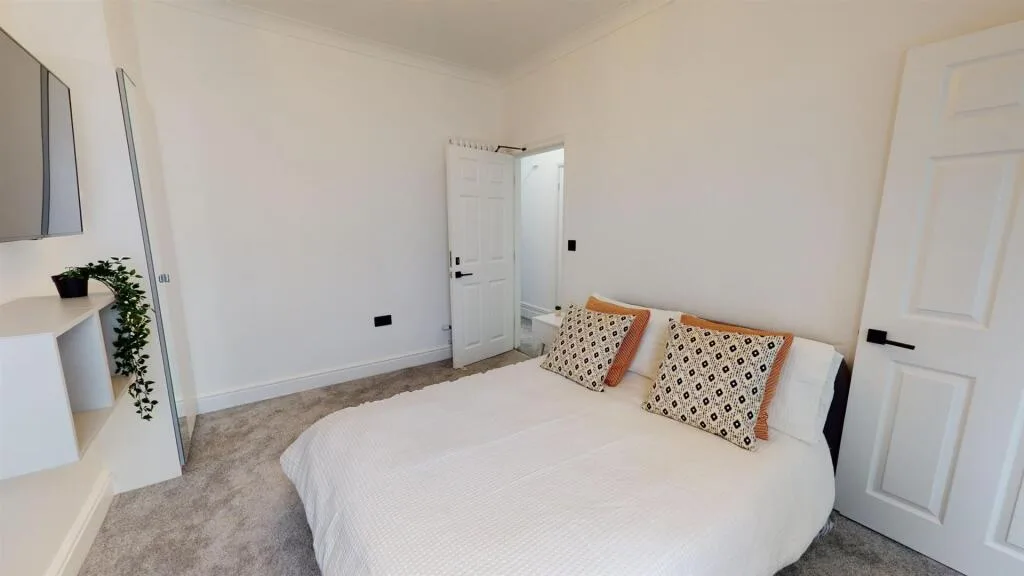 6 bedroom house for rent