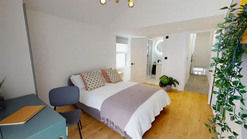 6 bedroom house for rent