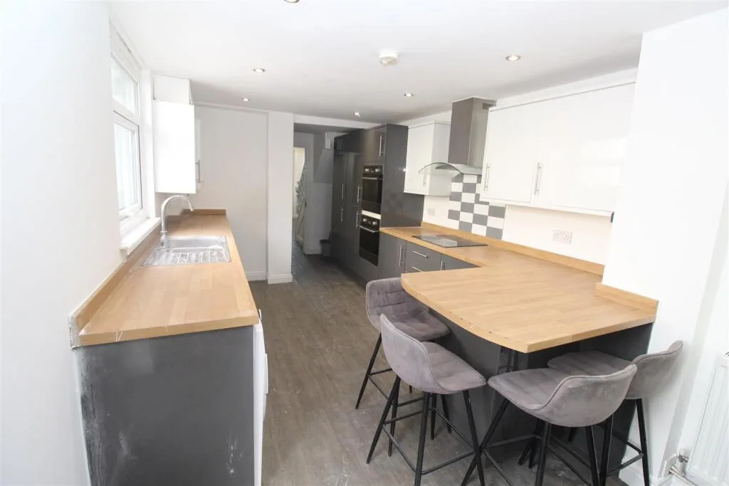 7 bedroom house for rent