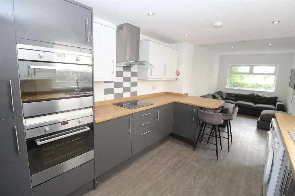 7 bedroom house for rent